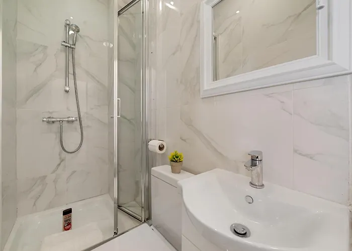 Elegant 3 Bedroom Apartment On Oxford Street Luxury Living In Central London 2Gc