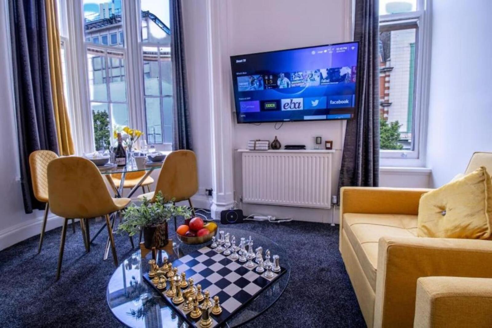 Elegant 3 Bedroom On Oxford Street Luxury Living In 2gc Апартаменты *