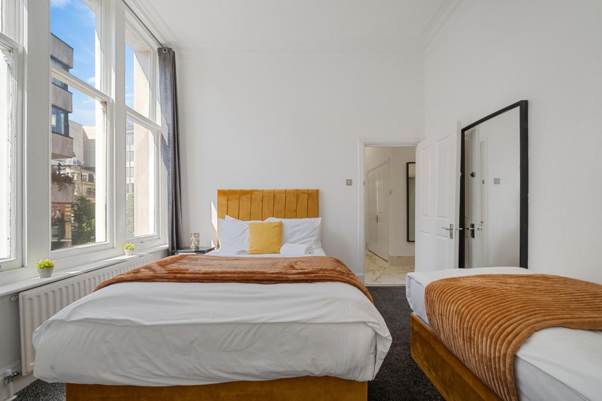 Elegant 3 Bedroom On Oxford Street Luxury Living In 2gc Лондон